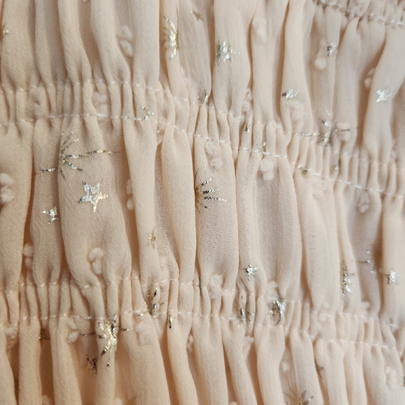 Le Lis Cream Blouse with Metallic Star Details Size M BNWT - Picture 2 of 5